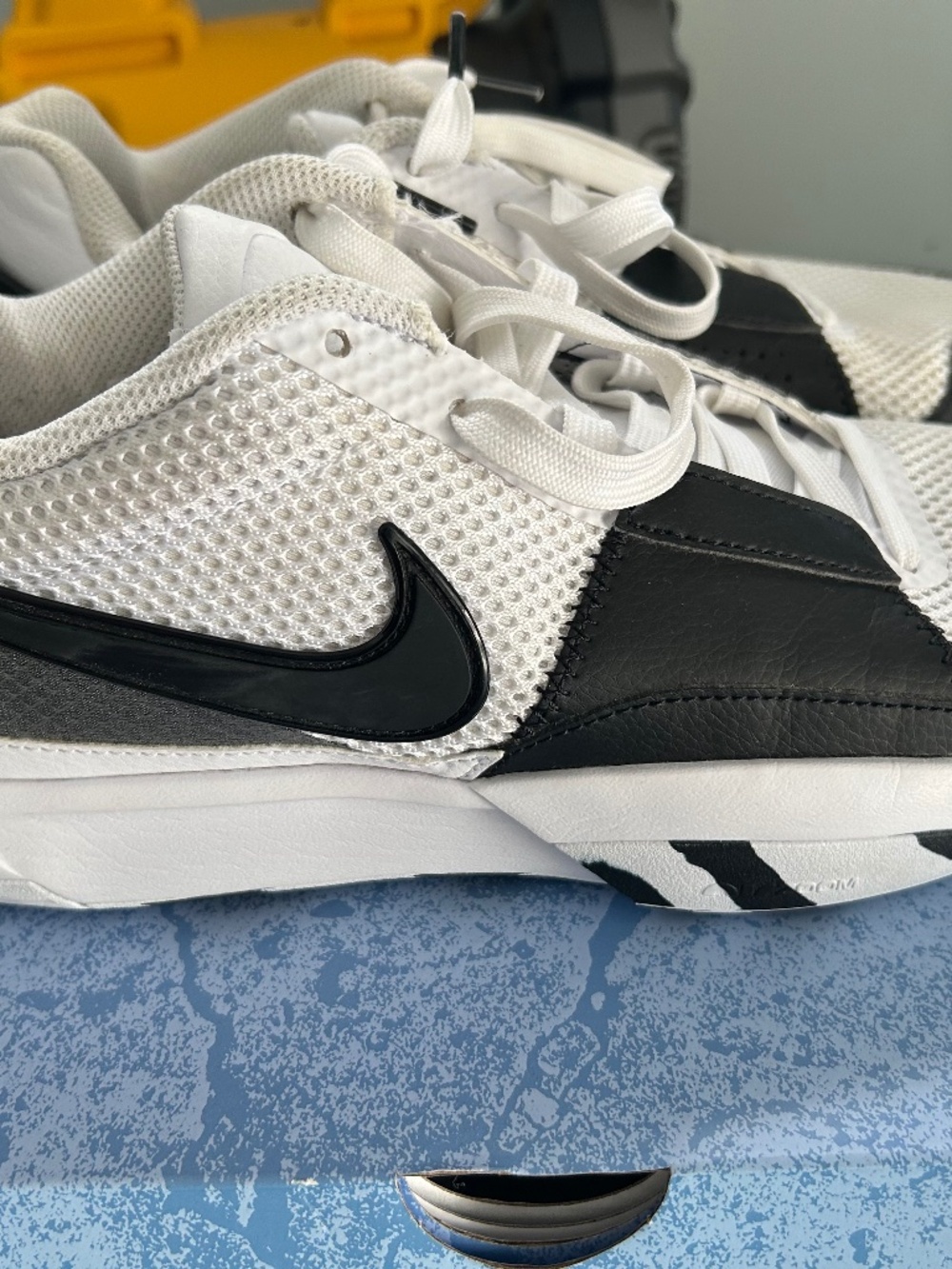 Ja2 basketball shoe